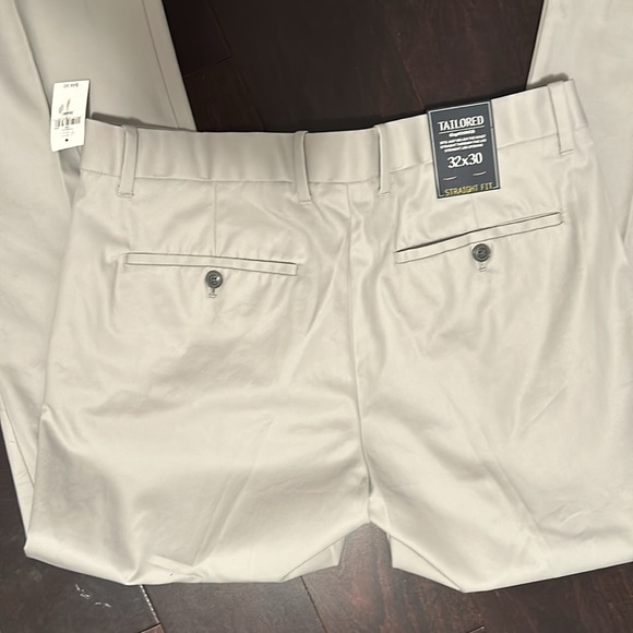 Men’s Gap Khakis - Picture 4 of 4